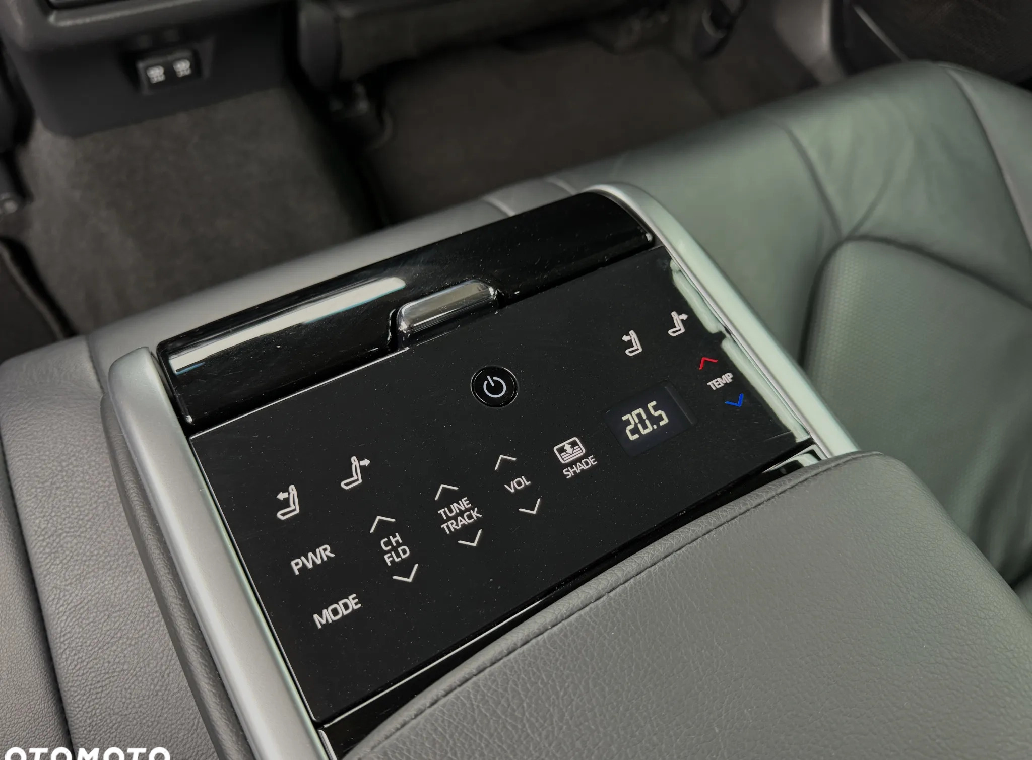 Toyota Camry cena 99999 przebieg: 162500, rok produkcji 2019 z Baranów Sandomierski małe 781